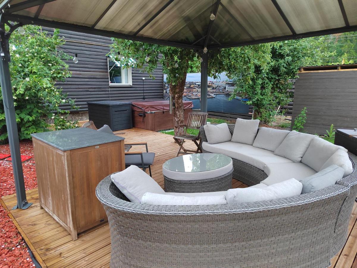 Relax & Recharge - A Unique Suite With A Touch Of Luxury - Hot Tub And Sauna Inspired Decor #Not A Real Sauna# Easy City Access - Direct Train 15 Min To City Helsinki Exterior foto