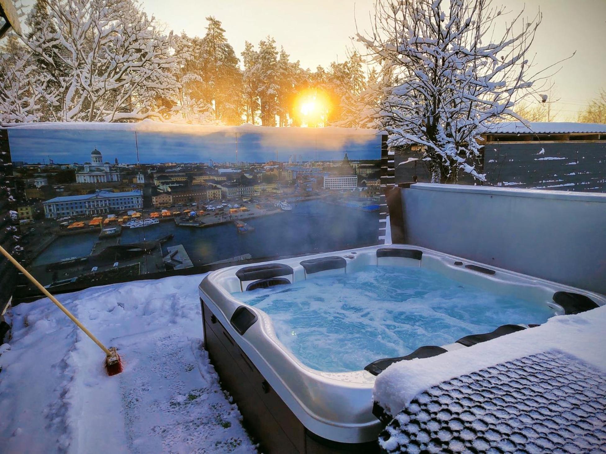 Relax & Recharge - A Unique Suite With A Touch Of Luxury - Hot Tub And Sauna Inspired Decor #Not A Real Sauna# Easy City Access - Direct Train 15 Min To City Helsinki Exterior foto