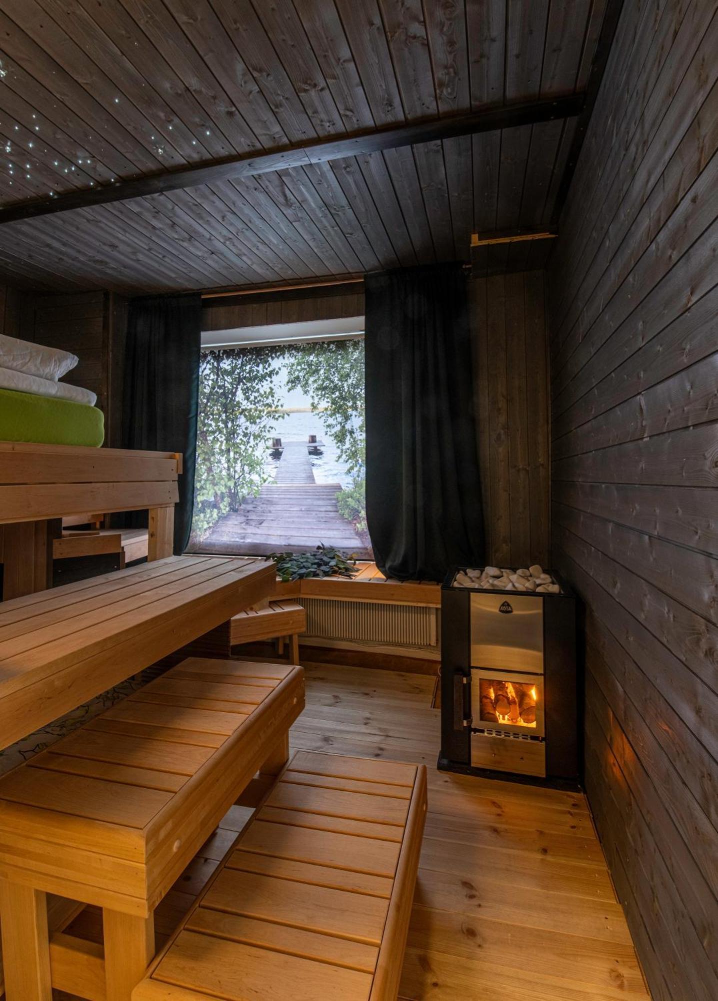 Relax & Recharge - A Unique Suite With A Touch Of Luxury - Hot Tub And Sauna Inspired Decor #Not A Real Sauna# Easy City Access - Direct Train 15 Min To City Helsinki Exterior foto